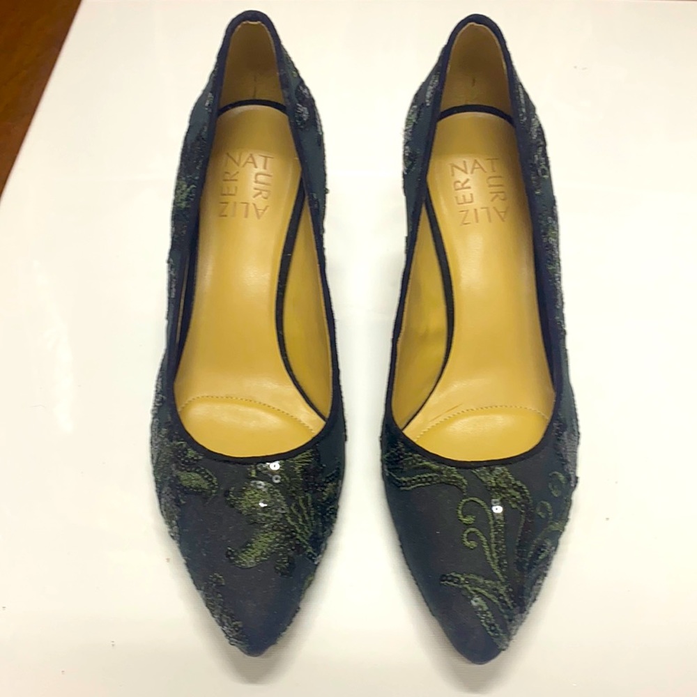 Naturalizer heel shoes